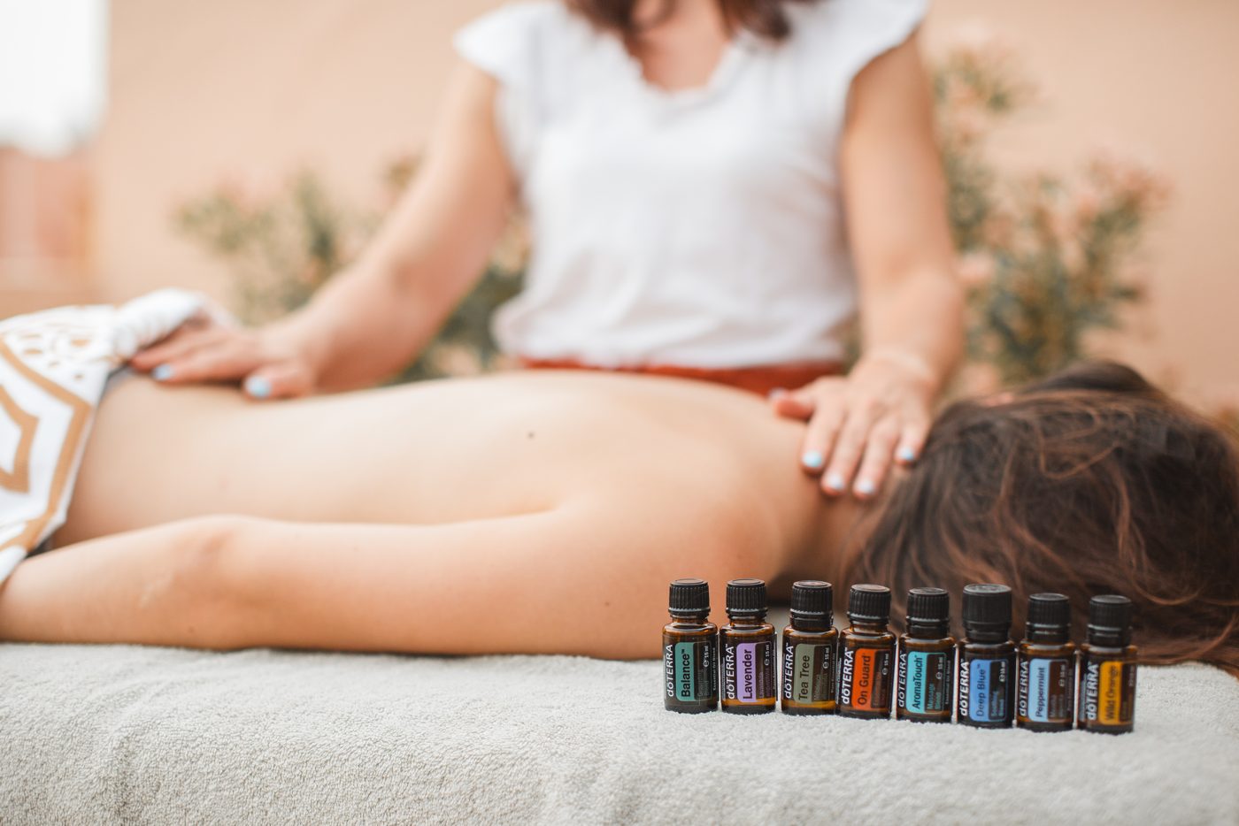 Ganaëlle pendant un soin AromaTouch du dos